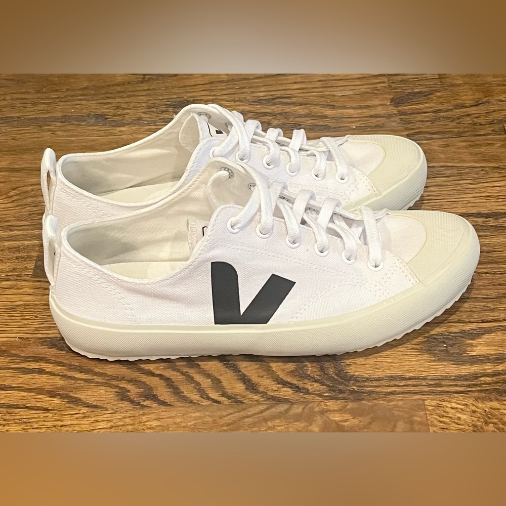 VEJA Nova Women’s Black White Canvas Sneakers Shoes 9